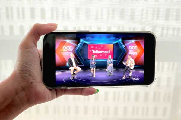 5 UKM Binaan DCE 2.0 Raih Modal Usaha dari Telkomsel 5 UKM Binaan DCE 2.0 Raih Modal Usaha dari Telkomsel