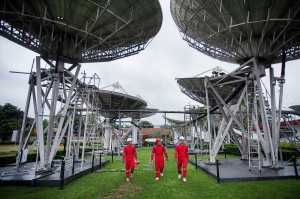 Telkomsat Kantongi Hak Labuh Satelit Starlink di Indonesia