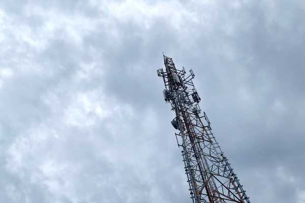 Smartfren Tambah 1.000 BTS di Jawa Timur Smartfren Tambah 1.000 BTS di Jawa Timur