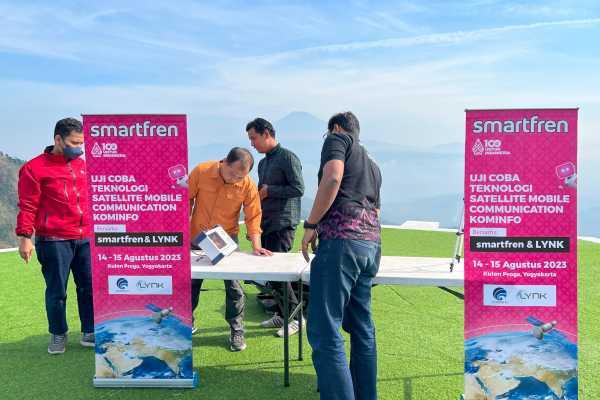 Smartfren, Kominfo dan Lynk Uji Coba Teknologi Satelit di Kulon Progo Smartfren, Kominfo dan Lynk Uji Coba Teknologi Satelit di Kulon Progo