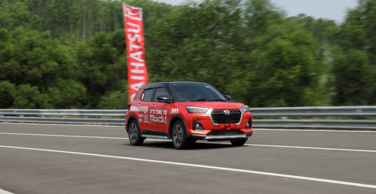 Fitur Canggih Daihatsu Rocky Fitur Canggih Daihatsu Rocky