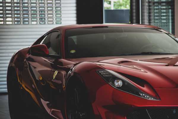 Negara Lockdown, Restoran Ini Antar Makanan Pakai Ferrari Negara Lockdown, Restoran Ini Antar Makanan Pakai Ferrari