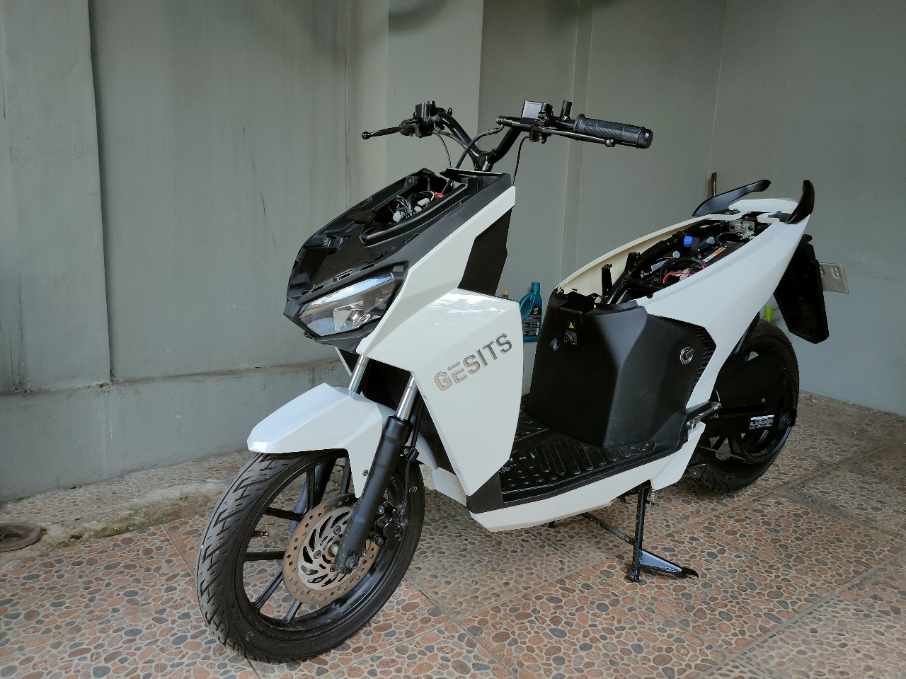 VIDEO Jajal Layanan Service Motor Listrik Gesits VIDEO Jajal Layanan Service Motor Listrik Gesits