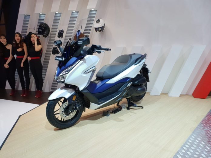 IMOS 2018: Inden Sampai Tahun Depan, Honda Forza Dibanderol Rp 76 Juta! IMOS 2018: Inden Sampai Tahun Depan, Honda Forza Dibanderol Rp 76 Juta!