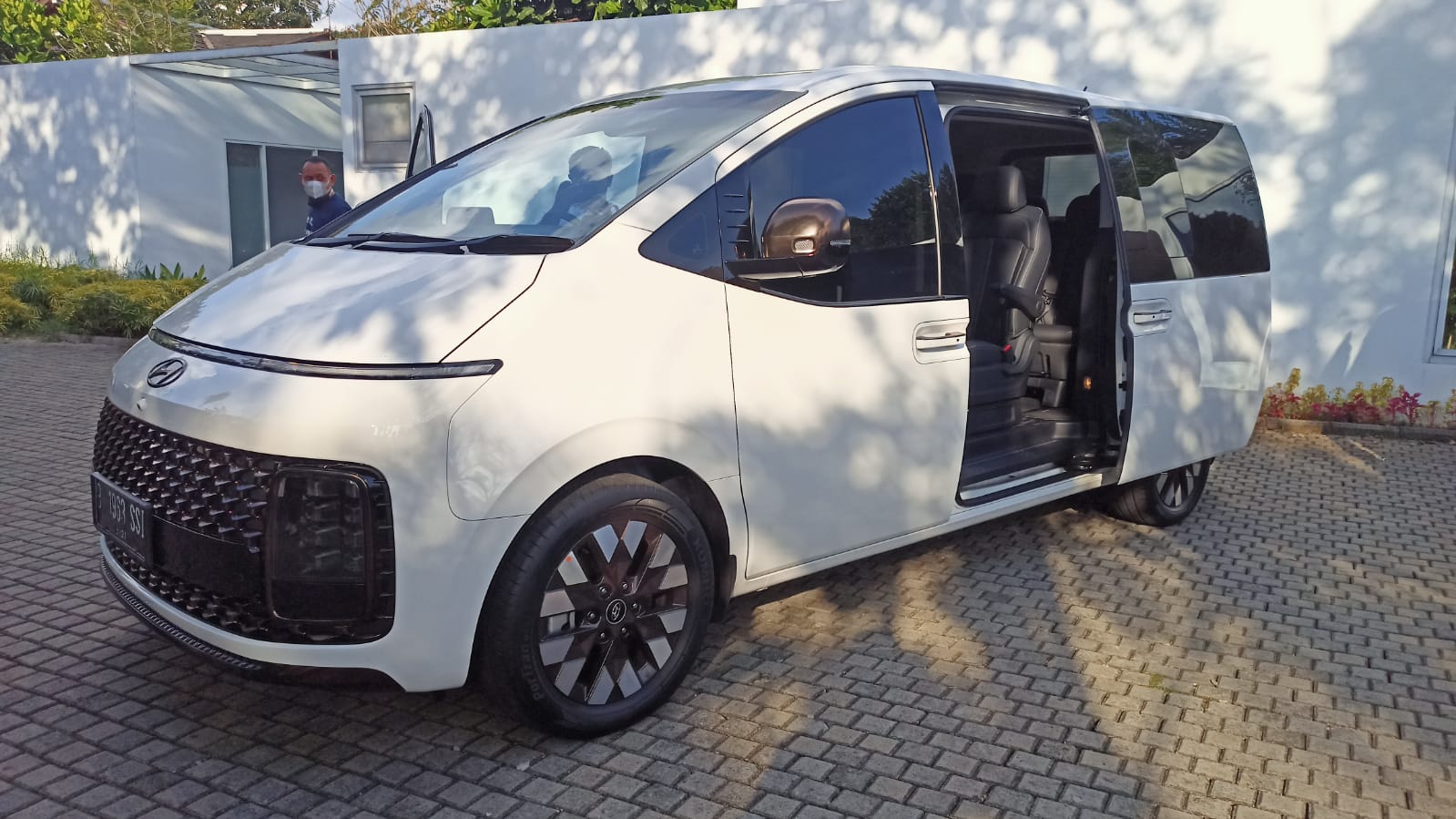VIDEO: Merasakan Kabin Hotel Berjalan Hyundai Staria VIDEO: Merasakan Kabin Hotel Berjalan Hyundai Staria
