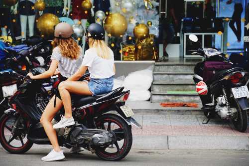 Pemotor dan Ojek Online Akhirnya Boleh Boncengan di Pemotor dan Ojek Online Akhirnya Boleh Boncengan di