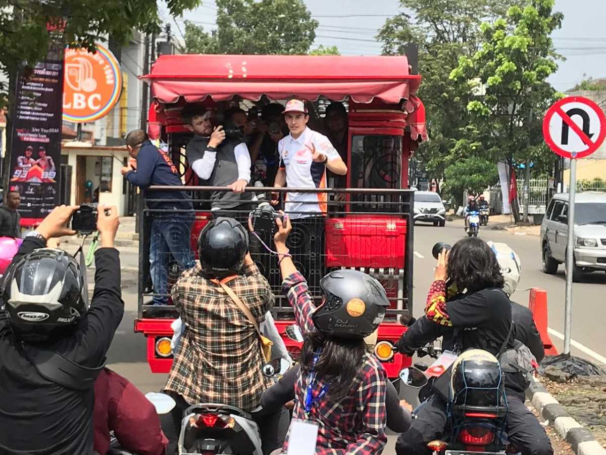 Plesiran di Bandung, Marc Marquez Naik ‘Bandros’ Plesiran di Bandung, Marc Marquez Naik ‘Bandros’