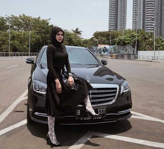 Nikita Mirzani Punya Mercy S450L yang akan Dipakai Presiden Duterte Nikita Mirzani Punya Mercy S450L yang akan Dipakai Presiden Duterte
