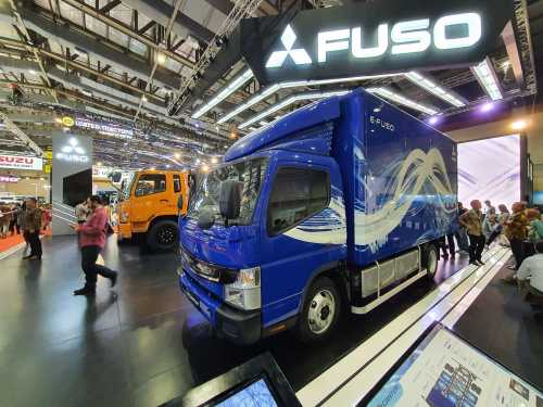 FOTO FUSO e Canter  Truk  Listrik yang Punya Fitur Setara 