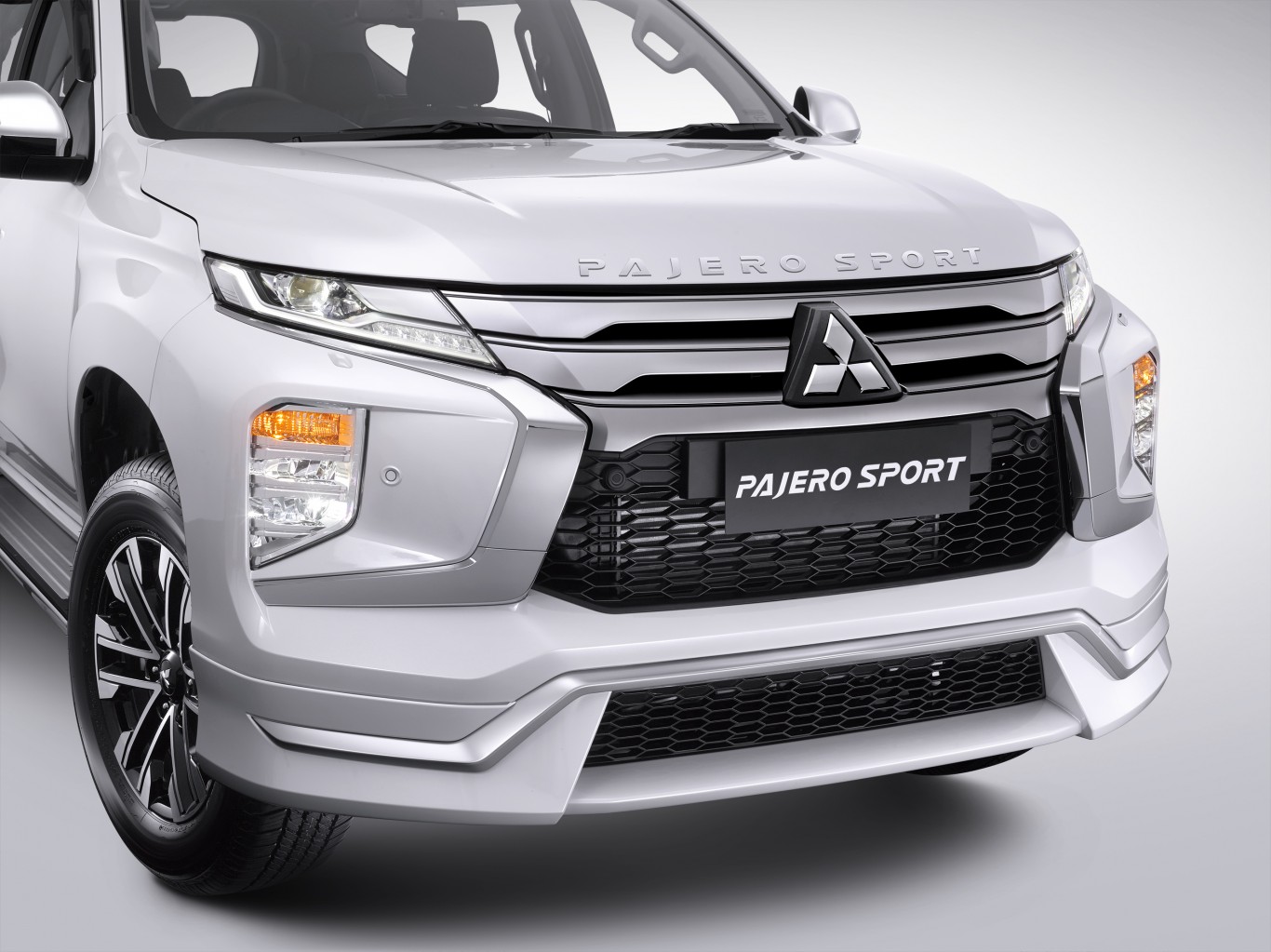 Cara Gampang, Aman dan Rapih Bikin Ganteng Pajero Sport Cara Gampang, Aman dan Rapih Bikin Ganteng Pajero Sport