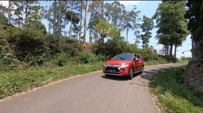 Test Drive Mitsubishi Eclipse Crosss: Funky, Pintar, Kencang Test Drive Mitsubishi Eclipse Crosss: Funky, Pintar, Kencang
