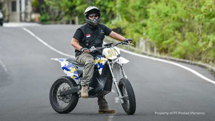 Ini Sosok MotoEV Buatan Pindad, Bisa Melesat 120 Km/Jam Ini Sosok MotoEV Buatan Pindad, Bisa Melesat 120 Km/Jam