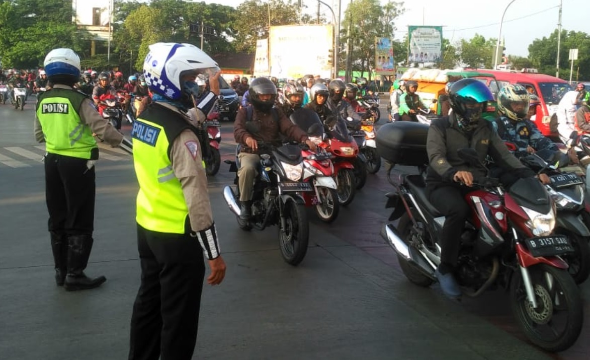 Viral Polisi Tilang Pengemudi Avanza Bawa Sepeda, Malah Kena Sanksi Pimpinan Viral Polisi Tilang Pengemudi Avanza Bawa Sepeda, Malah Kena Sanksi Pimpinan