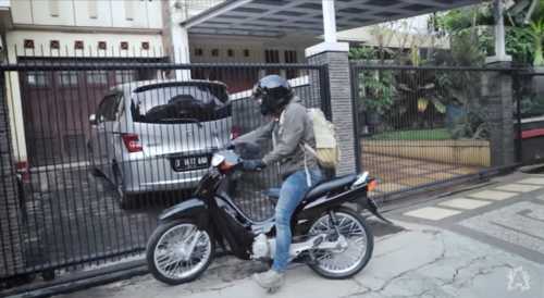 Ketika Ariel NOAH Merestorasi Motor  Bebek  Suzuki  Shogun Lawas 