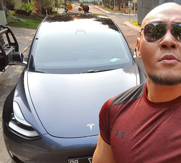 Kenapa Tesla Milik Deddy Corbuzier Anti Ganjil Genap? Kenapa Tesla Milik Deddy Corbuzier Anti Ganjil Genap?