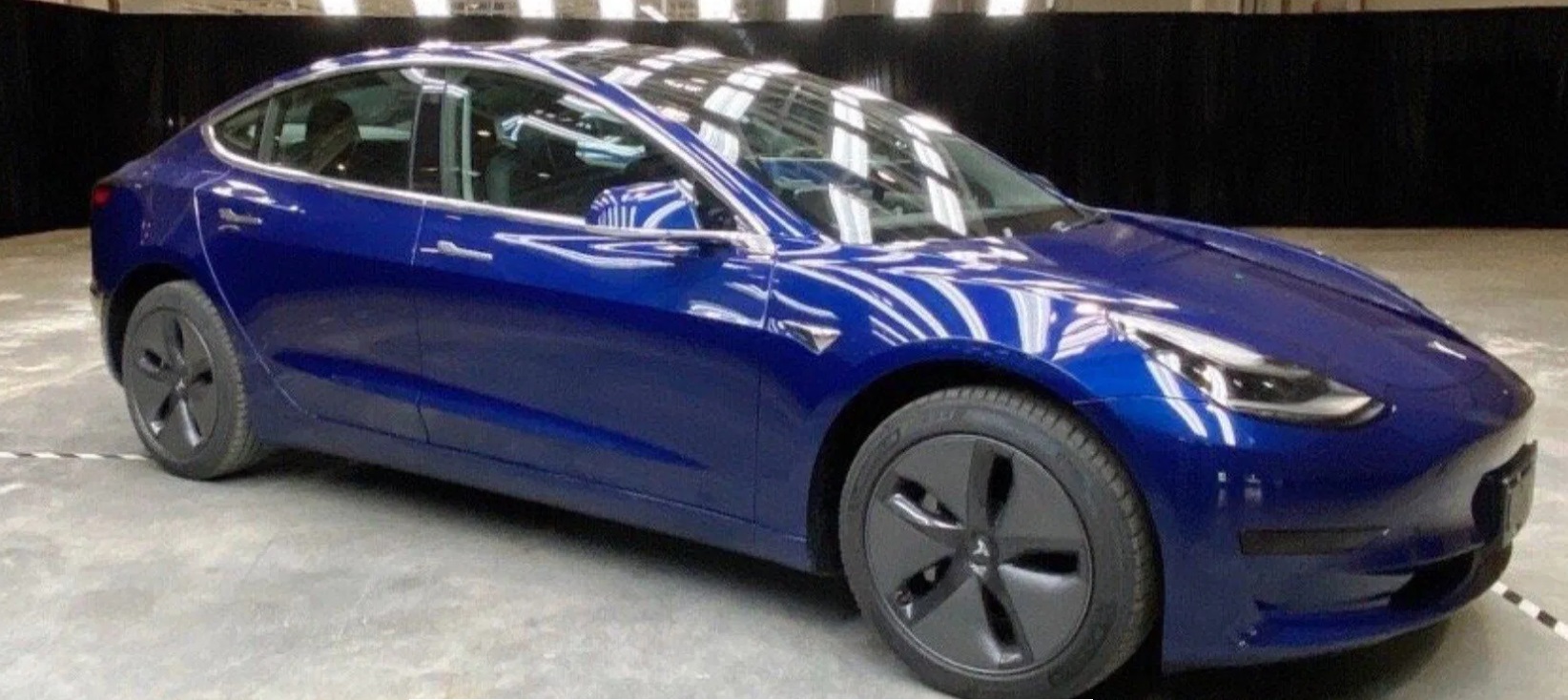 Besok Tesla  Model 3  Buatan China Mulai Dikirim Uzone