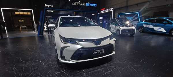 Jakarta Auto Week 2022: Toyota Hadirkan Corolla Altis Hybrid Jakarta Auto Week 2022: Toyota Hadirkan Corolla Altis Hybrid