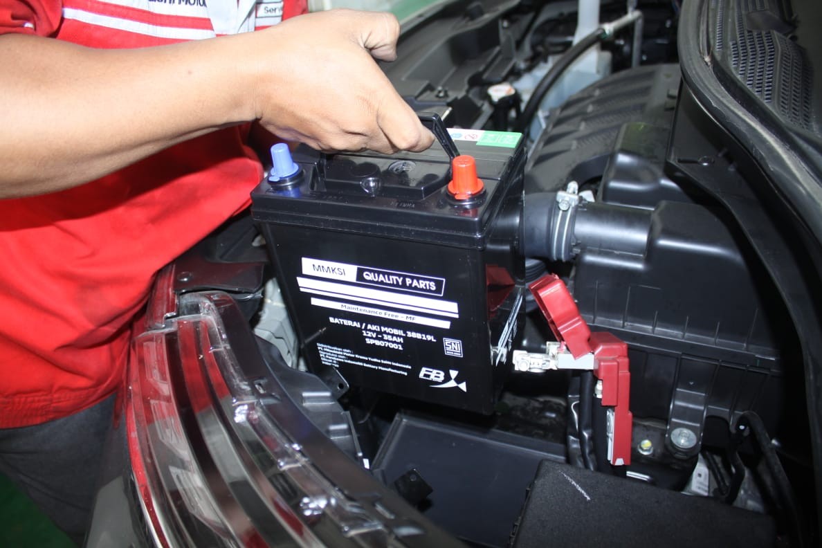 Ini Bahaya Copot Kabel Aki Saat Mobil Nganggur Lama di Garasi Ini Bahaya Copot Kabel Aki Saat Mobil Nganggur Lama di Garasi
