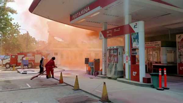 Tips Cegah Mobil Terbakar Saat Mengisi BBM di SPBU Tips Cegah Mobil Terbakar Saat Mengisi BBM di SPBU