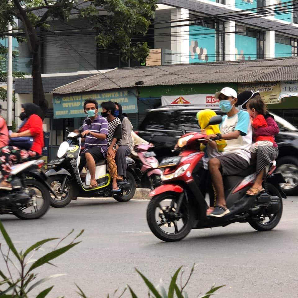 Bahaya! Saat PSBB Banyak Bikers Pakai Masker Tapi Gak Pakai Helm Bahaya! Saat PSBB Banyak Bikers Pakai Masker Tapi Gak Pakai Helm