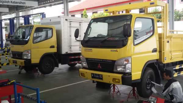 Fuso Tetap Buka Bengkel Resmi, Dukung Logistik Saat Lebaran Fuso Tetap Buka Bengkel Resmi, Dukung Logistik Saat Lebaran