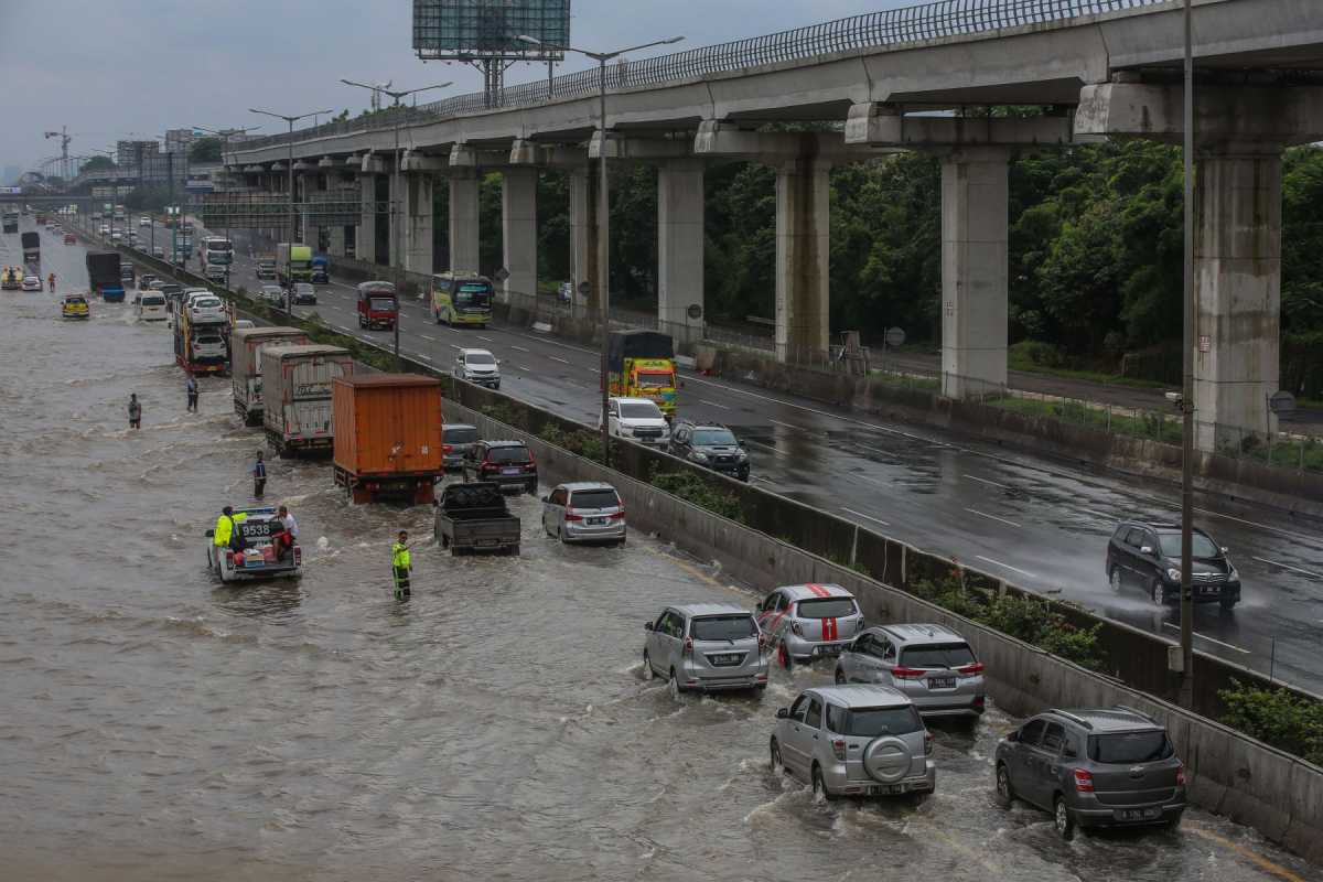 Daftar Jalan Tol yang Tergenang Banjir Akhir Pekan Ini Daftar Jalan Tol yang Tergenang Banjir Akhir Pekan Ini