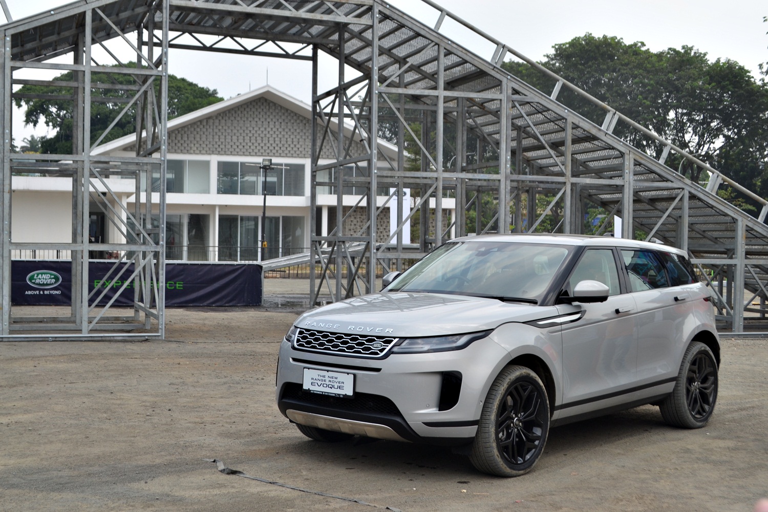 4 Kelebihan Range Rover Evoque yang Wajib Kalian Tau 4 Kelebihan Range Rover Evoque yang Wajib Kalian Tau