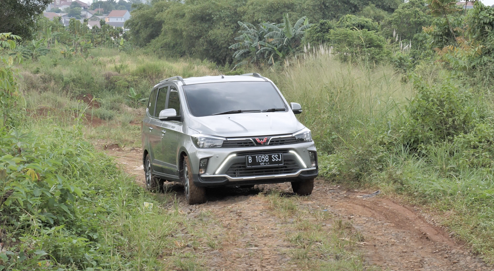 FOTO Test Drive Wuling Confero s Facelift FOTO Test Drive Wuling Confero s Facelift