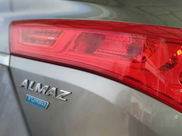 5 Hal yang Bikin Wuling Almaz Berbahaya! 5 Hal yang Bikin Wuling Almaz Berbahaya!
