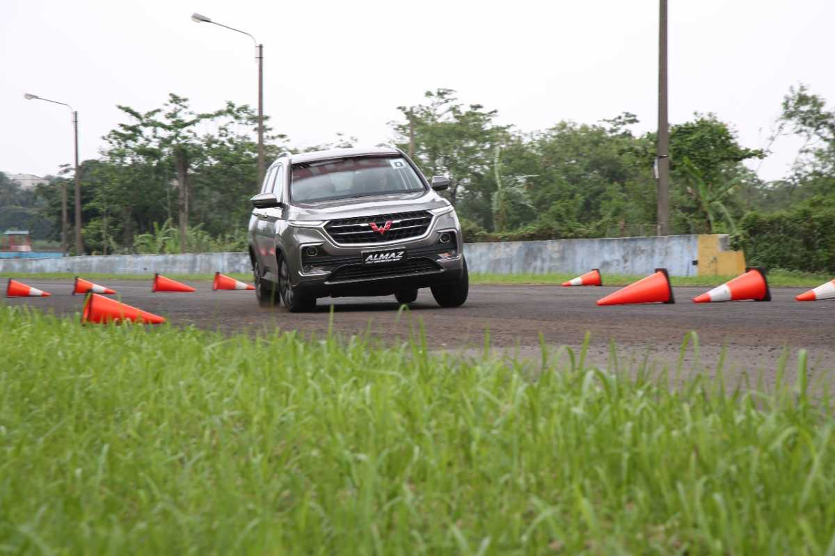 Review Performa dan Handling Wuling Almaz, SUV yang Ngeselin! Review Performa dan Handling Wuling Almaz, SUV yang Ngeselin!