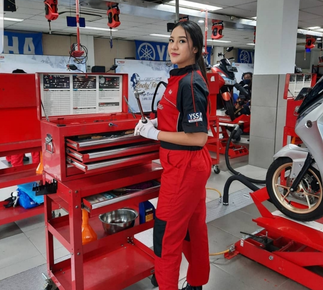 Asik Banget, ke Bengkel Resmi Yamaha Montirnya Anya Geraldine Asik Banget, ke Bengkel Resmi Yamaha Montirnya Anya Geraldine
