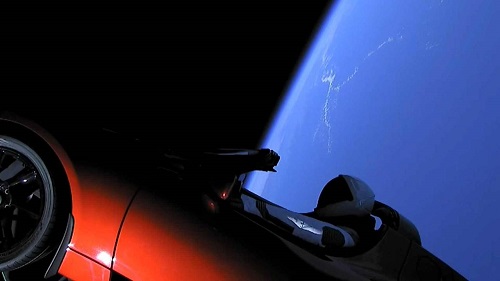  Tesla  Roadster Kini Mengorbit di  Luar  Angkasa 