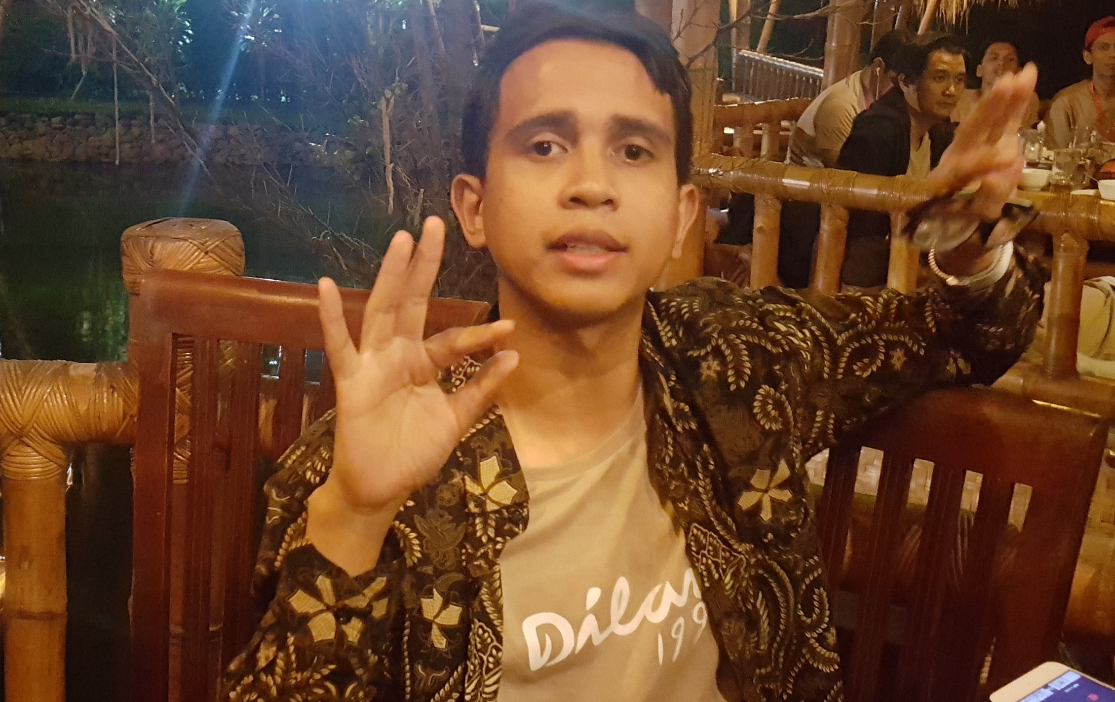 Pacar Baru Milea di 'Dilan 1991' Ternyata YouTuber - Uzone