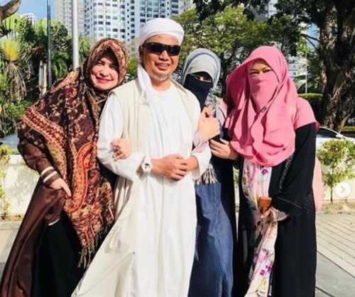 Cantiknya Bayi yang Dilahirkan Istri Ketiga Ustadz Arifin Ilham