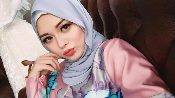 Cantiknya Ayana Moon, Mantan GirlBand Korea yang Kini Berhijab Cantiknya Ayana Moon, Mantan GirlBand Korea yang Kini Berhijab