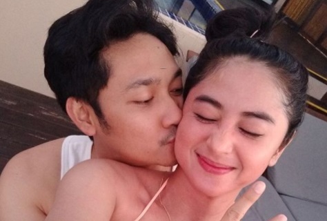 Ditanya Tak Kunjung Hamil, Depe Julurkan Lidah dan Mata Juling Ditanya Tak Kunjung Hamil, Depe Julurkan Lidah dan Mata Juling