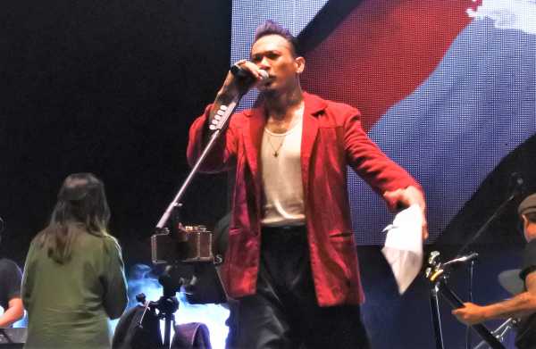 Jerinx Protes SCTV Tampilkan SID dengan Syahrini hingga Via Vallen Jerinx Protes SCTV Tampilkan SID dengan Syahrini hingga Via Vallen