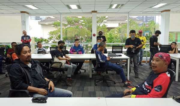 Ngabuburide: Kisah Makki Ungu dan Andra Touring Jelajah Indonesia Ngabuburide: Kisah Makki Ungu dan Andra Touring Jelajah Indonesia