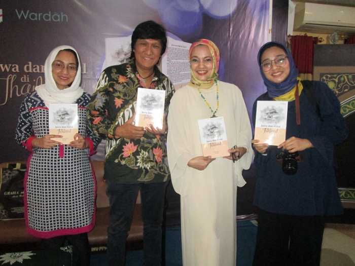 Marissa Haque Luncurkan Buku ‘Jawa dan Halal di Thailand’ Marissa Haque Luncurkan Buku ‘Jawa dan Halal di Thailand’