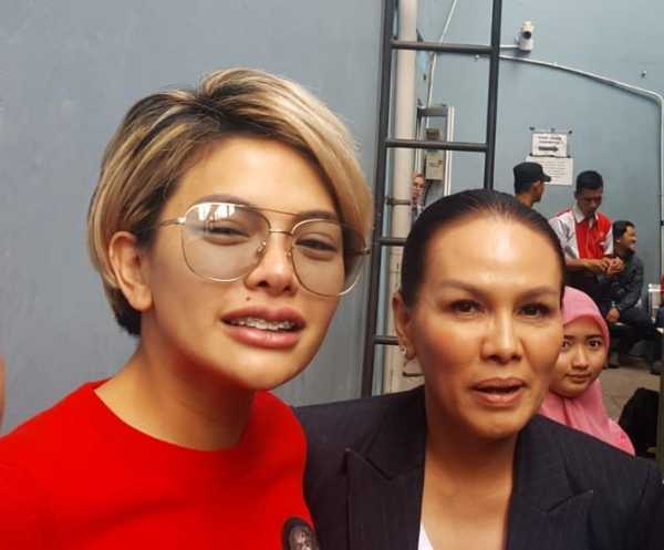 Awas, Didamprat Nyai Nikita Mirzani Pakai Moge BMW 1/2 Miliar Awas, Didamprat Nyai Nikita Mirzani Pakai Moge BMW 1/2 Miliar