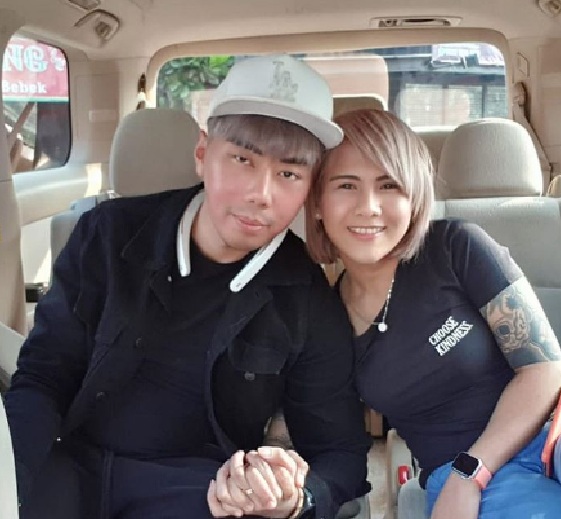 Foto Mesra Roy Kiyoshi dan Mantan Istri Aming, <i>Settingan</i> kah? Foto Mesra Roy Kiyoshi dan Mantan Istri Aming, <i>Settingan</i> kah?