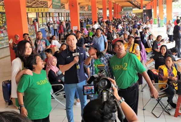 Doel, Sarah dan Zaenab Ikut Pantau Arus Mudik di Stasiun dan Terminal Doel, Sarah dan Zaenab Ikut Pantau Arus Mudik di Stasiun dan Terminal