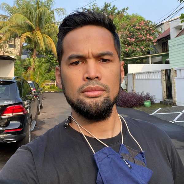 Mobil Ditumpangi Teuku Wisnu Alami Pecah Ban di Tol Mobil Ditumpangi Teuku Wisnu Alami Pecah Ban di Tol