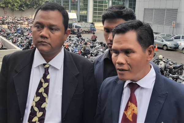 Nikita Mirzani Resmi Dilaporkan Pengacara Galih Ginanjar Nikita Mirzani Resmi Dilaporkan Pengacara Galih Ginanjar