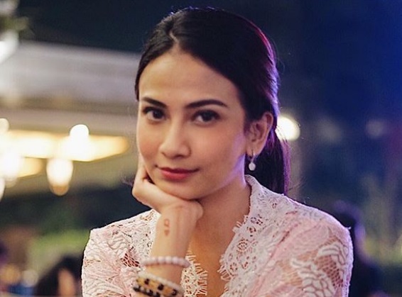 Teman Cewek yang Ambil Foto Vanessa Telanjang di Kamar Mandi Teman Cewek yang Ambil Foto Vanessa Telanjang di Kamar Mandi