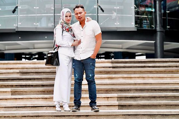 Ada yang Aneh dari Akad Nikah Angel Lelga-Vicky Prasetyo Ada yang Aneh dari Akad Nikah Angel Lelga-Vicky Prasetyo