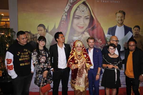 4 Fakta Menarik Nirina Zubir Main Film ‘Liam dan Laila’ 4 Fakta Menarik Nirina Zubir Main Film ‘Liam dan Laila’