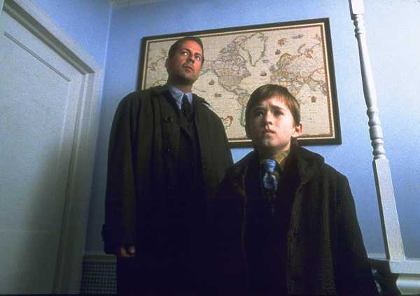 <i>Throwback Movie</i>: Kengerian ‘The Sixth Sense’ Usianya Sudah 2 Dekade <i>Throwback Movie</i>: Kengerian ‘The Sixth Sense’ Usianya Sudah 2 Dekade