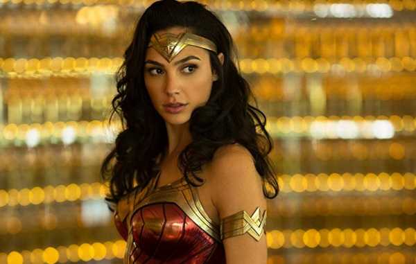 Gal Gadot Pakai Kostum Baru Wonder Woman: Lebih Warna Warni Gal Gadot Pakai Kostum Baru Wonder Woman: Lebih Warna Warni