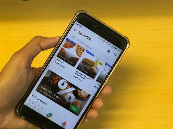 Kebanyakan Orang Pesan Makanan di Go-Food untuk Makan Malam Kebanyakan Orang Pesan Makanan di Go-Food untuk Makan Malam